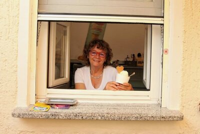 Eisdielen in und um Werdau: Geschmackserlebnisse von Fichtennadel bis Pflaume-Mango - Margrit Päßler verkauft aus ihrem kleinen Reich heraus eigene Eiskreationen.