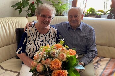 Eiserne Hochzeit in Cainsdorf: Wie schafft man 65 gemeinsame Jahre? - Elli und Kurt Remus in ihrer Wohnung. Am Mittwoch begingen sie ihre Eiserne Hochzeit. 