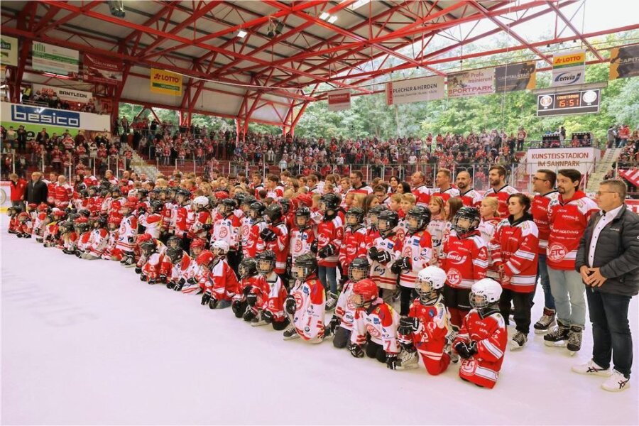 Eishockey-Boom: Wer in Crimmitschau mächtig aufs Tempo drückt - Eine große Nachwuchsabteilung: Rund 350 Mädchen und Jungen stehen beim ETC auf dem Eis. 
