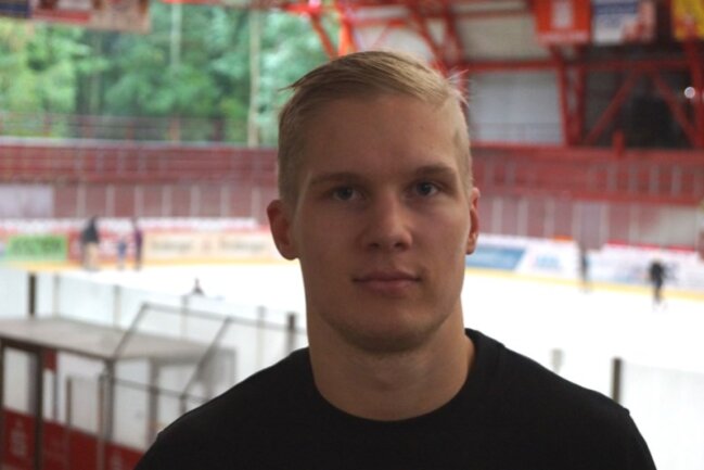 Stürmer Toni Kallela aus Finnland gilt als schnell und torgefährlich. Jetzt spielt der 23-Jährige testweise für die Eispiraten Crimmitschau.