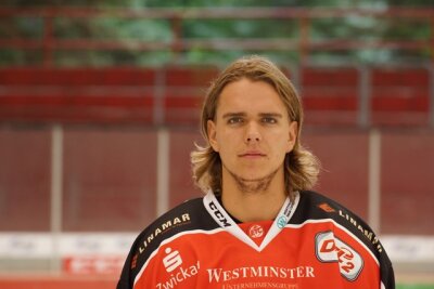 Eishockey: Mittelfußbruch - Vincent Schlenker muss sechs Wochen pausieren - Vincent Schlenker