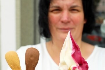 Eislöffel zum Vernaschen - Im Eiscafé von Sandra Schubert können auch die Löffel mitgegessen werden.