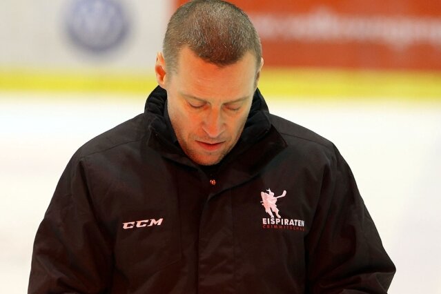 Eispiraten trennen sich von Trainer Fabian Dahlem - Nie bleibt - Geht: Fabian Dahlem hat kein wirksames sportliches Konzept gefunden. 