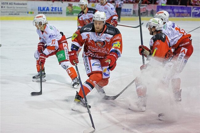 EispiratenVerteidiger Nick Walters Beim Comeback gibt es viel Eiszeit