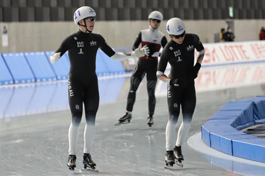 Eisschnelllauf: Mit vollem Programm gegen den Jetlag - Matteo Stibenz (rechts) und Richard Schreiter (links) vom Eisschnelllaufclub Chemnitz vertreten ihren Verein derzeit in Japan.