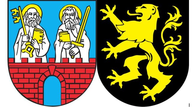 Die Wappen der Städte Striegau (links) und Auerbach. 
