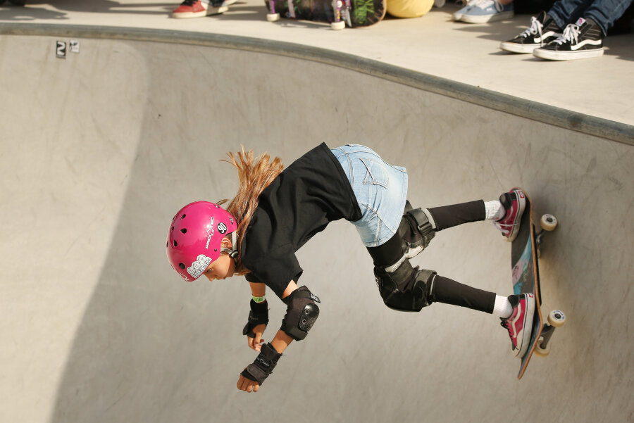 Elfjährige ist beste Skateboarderin - Lilly Stoephasius bei einem ihrer Läufe im Skatepark.