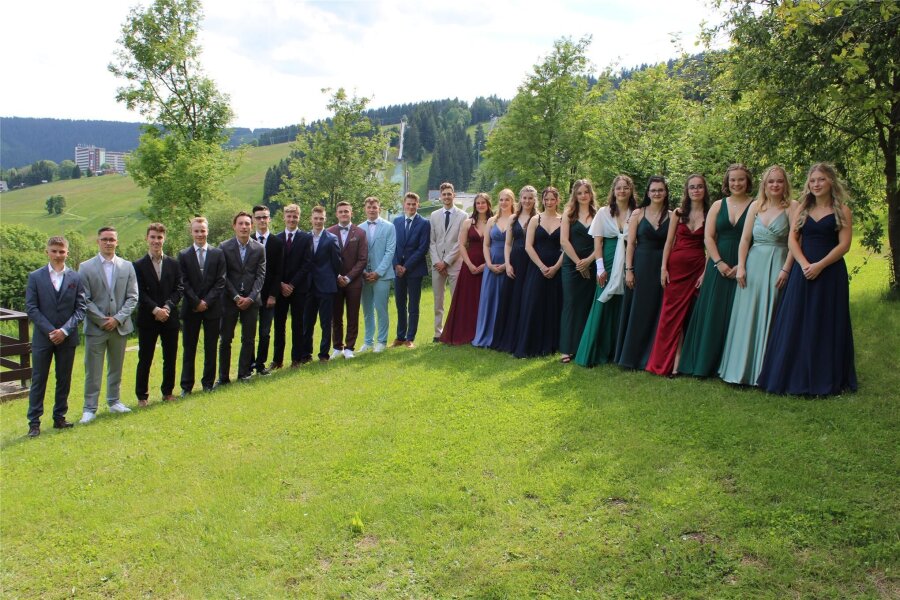 Eliteschule des Wintersports in Oberwiesenthal: Das sind die Abiturienten 2024 - Der Abiturjahrgang 2024 der Eliteschule des Wintersports in Oberwiesenthal.