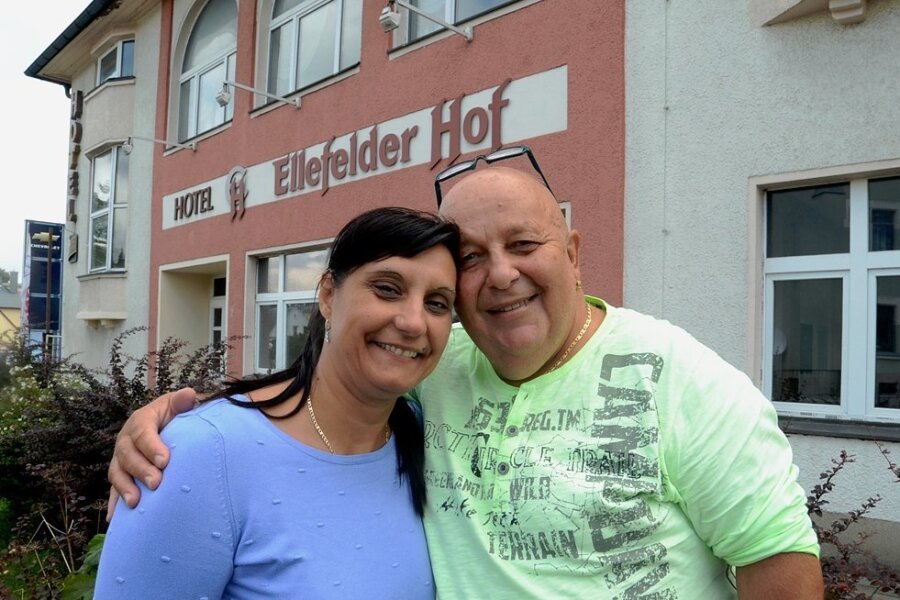Mirjana und Branko Radulovic wollen den Ellefelder Hof aus dem Dornröschenschlaf wecken. Unterstützt werden sie vor Ort von einigen Ellefeldern, auch mit der IHK haben sie jetzt Kontakt aufgenommen.