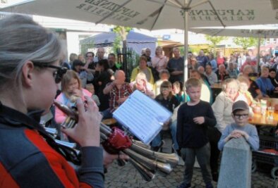 Elsterberg feiert das 13. Brunnenfest - Mit Schalmeienmusik wurden die Brunnenfestbesucher am frühen Samstagabend auf die anstehende Party eingestimmt. 