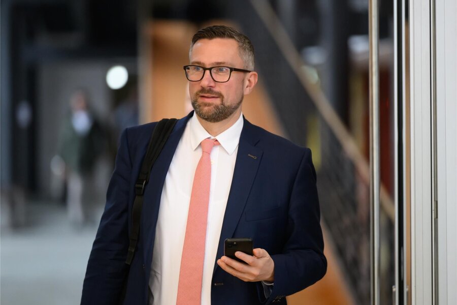 Elsterberger Bürgermeister nimmt Sachsens Verkehrsminister Dulig mit zur maroden Noßwitzbrücke - Sachsens Wirtschafts- und Verkehrsminister Martin Dulig (SPD).