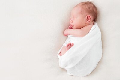 Eltern wollen eine Million Euro für das Leben ihres Kindes - Dieses Symbolbild zeigt ein Neugeborenes. Sauerstoffmangel gehört zu den häufigsten Komplikationen während einer Geburt.
