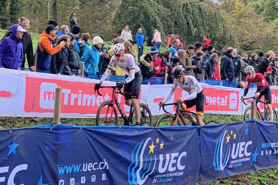 EM-Debütant vom Pech verfolgt - Bei der Cyclocross-Europameisterschaft auf der Weltcup-Strecke im belgischen Mamur kam Pepe Albrecht (links) in den Genuss einer tollen Kulisse und sammelte wichtige Erfahrungen. 