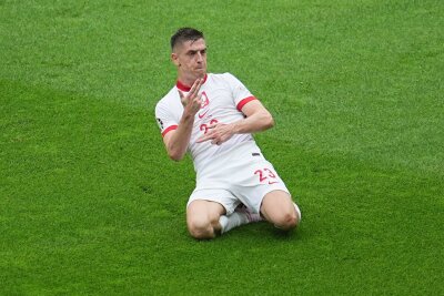 EM-Knockout für Polen trotz Lewandowski-Rückkehr - Brachte Polen zurück ins Spiel: Der Ex-Herthaner Krzysztof Piatek.
