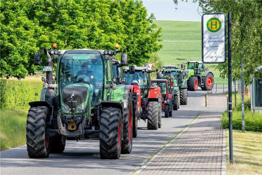 Ende der Landwirtausbildung in Rochlitz: Das hat auch Folgen für Freiberg - Zum letzten Schultag fuhren die Landwirte vor wenigen Tagen in Rochlitz mit dem Traktor vor. Auch in Freiberg ist das Tradition.