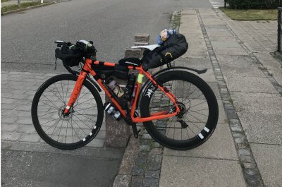 Ende einer Tour durch Europa - Diebe stehlen Fahrrad - Dieses Rennrad wurde dem Reisenden am Donnerstag in Oberwiesenthal gestohlen. 