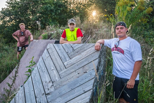 Ende Gelände auf der Dirtbike-Strecke in Neukirchen: Betreiber geben auf - Christoph Meyer, Nils Eichenhardt und Niklas Schmidt (von links) schließen nun die Dirtbike-Anlage in Neukirchen.
