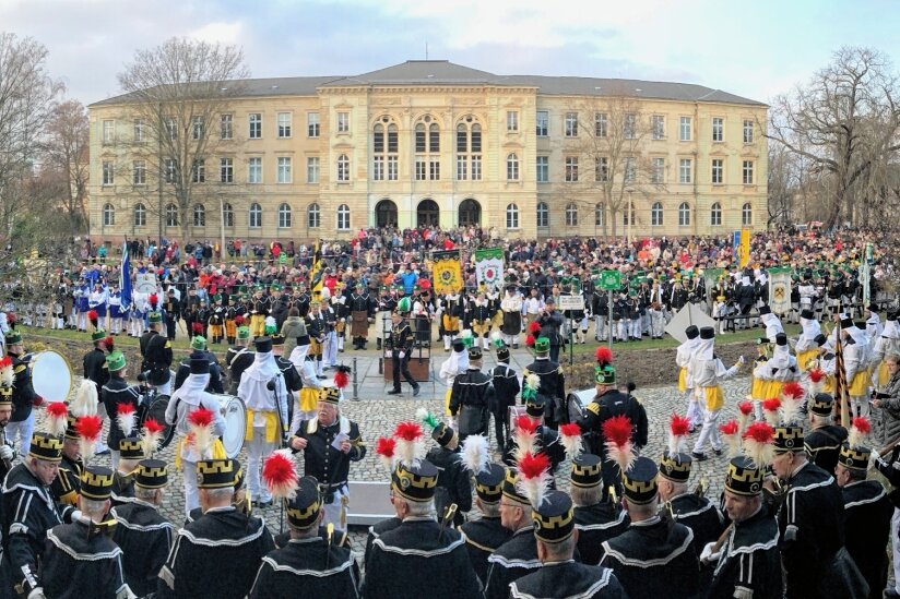Endlich wieder Bergparade in Zwickau - Im Jahre 2018 fand das Abschlusskonzert der Bergparade in Zwickau erstmals auf dem Platz der Deutschen Einheit statt. 