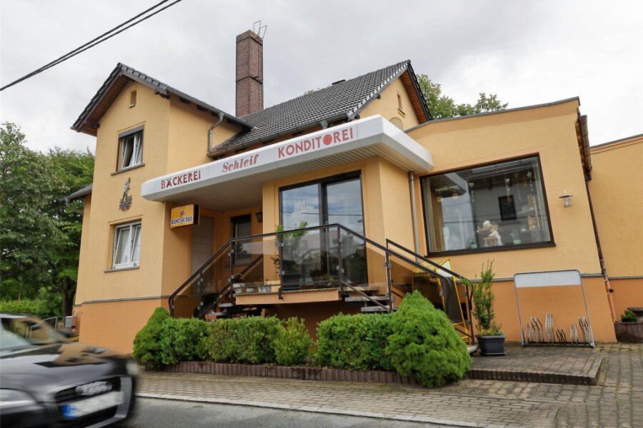 Endlich wieder ofenfrisches Brot: Nach einem Jahr Pause hat Reichenbacher Bäcker Schleif wieder offen - Die Bäckerei Schleif in Reichenbach hat wieder geöffnet. Ein Jahr lang war das Geschäft wegen Krankheit geschlossen.