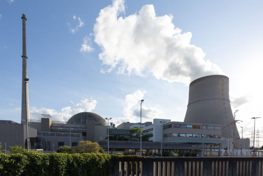 Der Reaktor des Atomkraftwerk Emsland sollte bis zum Ende des Jahres abgeschaltet werden. Doch die Kammern reagieren mit einer gegensätzlichen Forderung: Die Laufzeiten der verbliebenen Atomkraftwerke sollen nach dem Willen der Kammern verlängert werden. 