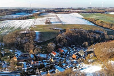 Energiekonzern RWE baut seinen ersten Solarpark in Sachsen in Wildenfels - In Schönau gibt es Pläne für Solarparks. Der Energiekonzern RWE will seinen auf rund 19 Hektar ab Frühjahr errichten.