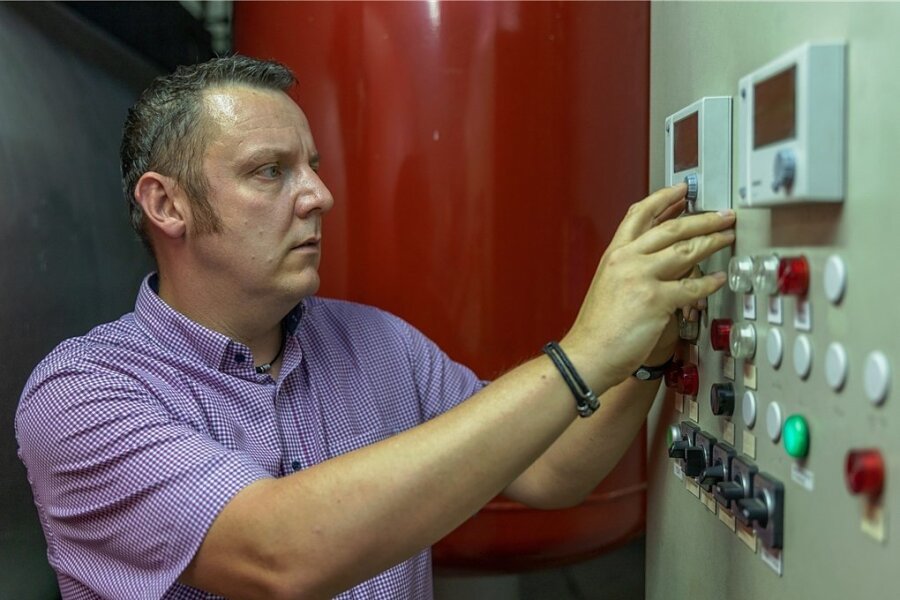 Stefan Gläß ist seit 2019 Geschäftsführer der Kommunale Wärmeversorgung Auerbach. 3200 Privatwohnungen und Industriekunden in Auerbach und Ellefeld erhalten aus dem Heizhaus gasbasierte Wärme.