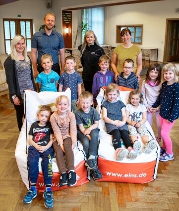 Energieversorger verschickt 70 Sitzsäcke ins Erzgebirge - Auch Kinder in Thermalbad Wiesenbad haben von Eins Energie Sitz-säcke erhalten. 