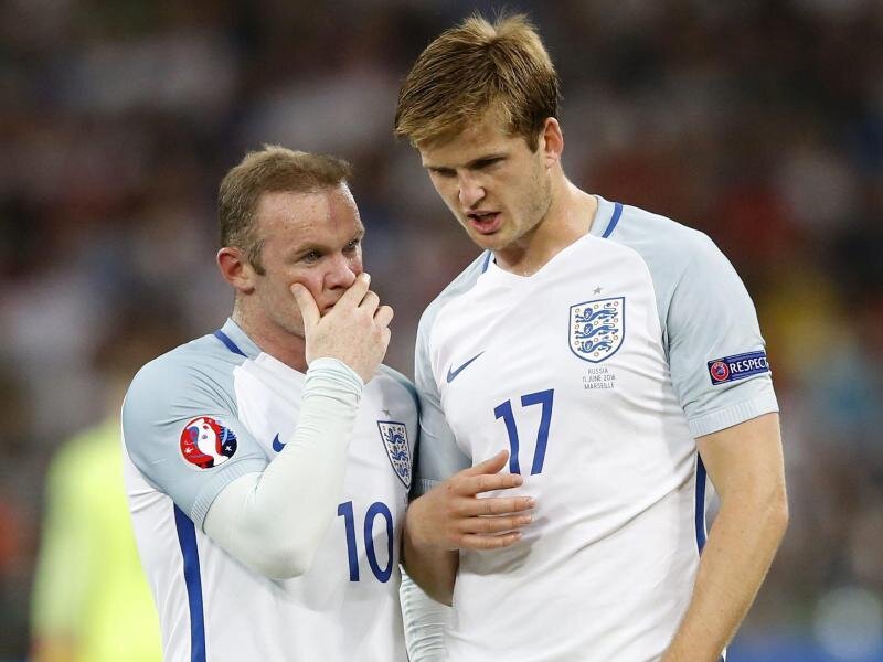 Wayne Rooney und Eric Dier sind fassungslos: England vergibt den ersten Auftaktsieg bei einer EM in der Nachspielzeit.