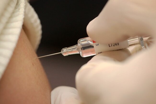 Wer sich in diesen Tagen in Sachsen gegen eine mögliche Lungenentzündung impfen lassen will, wird vielerorts abgewiesen.
