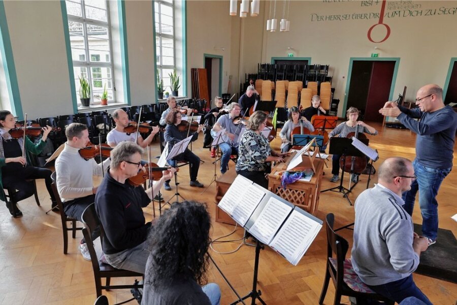 Ensemble Amadeus bereitet in Meerane Konzerte vor: Wenn mit Musik der Tod Erlösung wird - Im Kirchgemeindehaus Meerane probt das Ensemble Amadeus derzeit für die neue Konzertreihe.