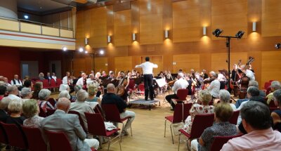 Ensemble spielt Fröhliches - Nach langer Pause hat das Collegium Musicum Werdau innerhalb der Reihe der Rathauskonzerte in der Stadthalle ein Konzert gegeben.