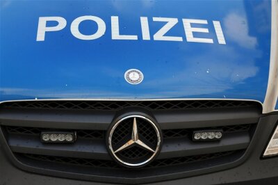 Entblößer belästigt Frau in Schneeberg - 