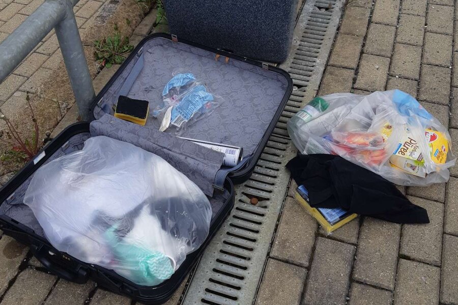 Entschärfungsdienst wegen herrenlosen Koffers alarmiert - Dieser Koffer löste am Samstag einen Polizeieinsatz in Jocketa aus.