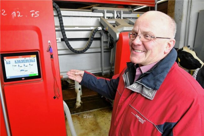 Entscheidung: Chance auf schnelleres Internet in Oederan, Schönerstadt und Breitenau - Lothar Hofmeister vom Bauamt gab in der Milchviehanlage Hartha den Startschuss für schnelles Internet. 