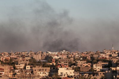 Entsetzen nach Luftangriff Israels in Rafah mit 45 Toten - Der Internationale Gerichtshof hatte Israel verpflichtet, den Militäreinsatz in Rafah zu beenden.