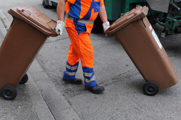 Entsorger stellt auf dem Stadtfestgelände zusätzliche Mülltonnen - 