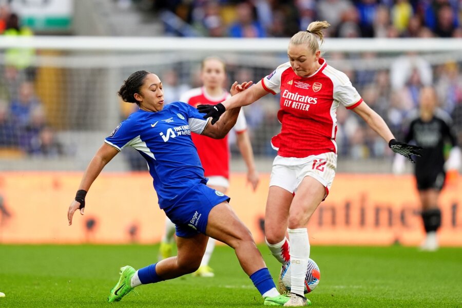 Entwarnung für Arsenals Frida Maanum nach Kollaps - Arsenals Frida Maanum (r) war beim Ligapokal-Finale gegen Chelsea zusammengebrochen.