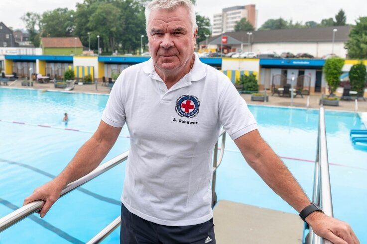 Er geht in Rente, aber taucht nicht ab - Andreas Quegwer ist seit mehr als 25 Jahren Schwimmmeister im Rochlitzer Stadtbad. Nach der nächsten Saison geht er in Rente.