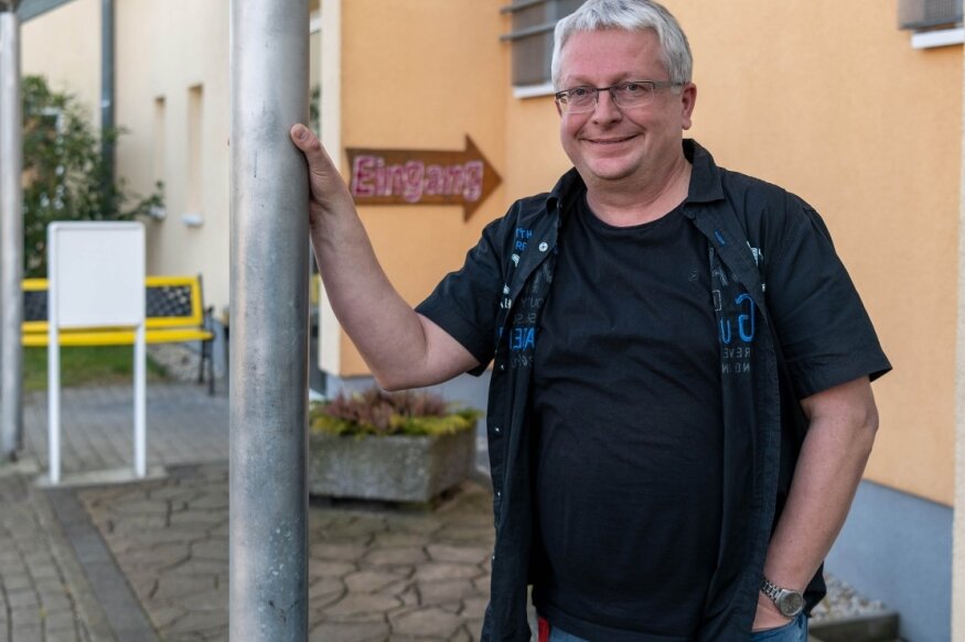 Mike Rößner arbeitet in der sozialtherapeutischen Wohnstätte für chronisch psychisch Kranke in Seifersbach. Er geht gerne zur Arbeit. "Jeder Tag ist neu", sagt der 54-jährige Mittweidaer. 