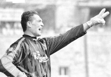 Er spielte mit Zwickau in der 2. Liga: Früherer Torwart Olegs Karavayevs verstorben - Olegs Karavayevs im Trikot des FSV Zwickau am 24. August 1997 beim Spiel gegen den FC St. Pauli. Am Ende stand es 4:0 für den FSV.