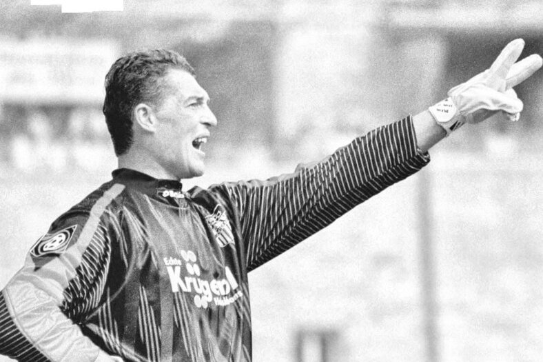 Er spielte mit Zwickau in der 2. Liga: Früherer Torwart Olegs Karavayevs verstorben - Olegs Karavayevs im Trikot des FSV Zwickau am 24. August 1997 beim Spiel gegen den FC St. Pauli. Am Ende stand es 4:0 für den FSV.