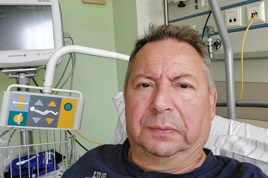 Er war „Die Katze“ beim Chemnitzer FC: 59-Jähriger nach Ausraster eines Autofahrers im Krankenhaus - Uwe Grunert in der Notaufnahme des Chemnitzer Klinikums an der Flemmingstraße. Er hat Schmerzen, die Ärzte gehen von einem Schädel-Hirn-Trauma aus.