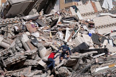 Erdbeben: Grillhaus-Chef aus Auerbach trauert um Cousin - Bilder wie diese aus der türkischen Stadt Gaziantep sind für Mehmet Sahin nur schwer zu ertragen. Genau dort leben viele seiner Verwandten.