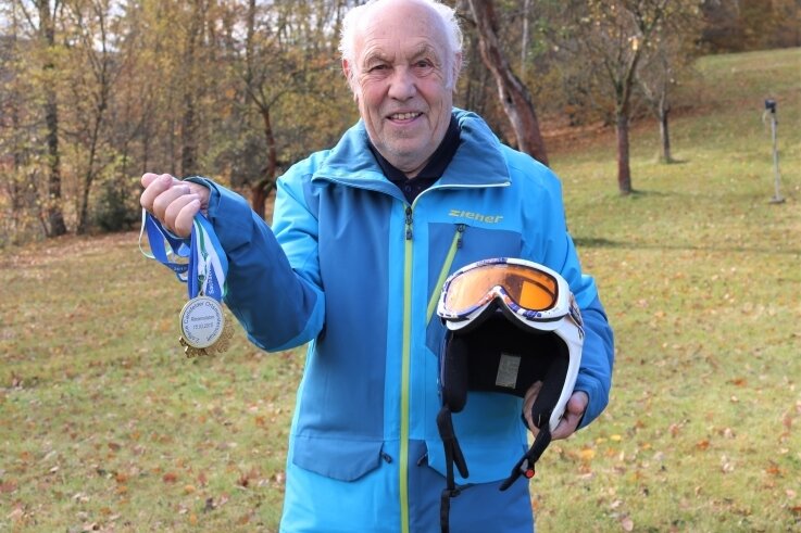 Erdmannsdorfer feiern Jubiläum - Werner Uhlig ist Abteilungsleiter Alpiner Skisport bei der SG Erdmannsdorf und steht auch mit 82 Jahren nach wie vor auf den Brettern. 