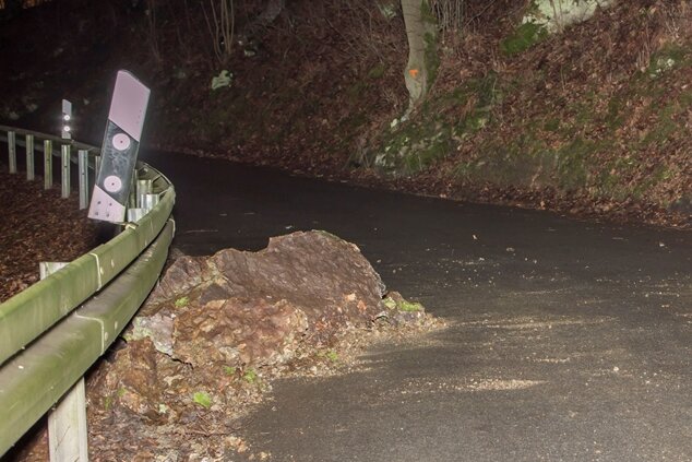 Erdrutsch: Straße bei Pöhl nach Vollsperrung wieder befahrbar - 
