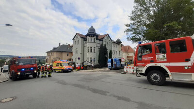 Erdrutsch verursacht Gasleck: Wohnhäuser evakuiert - Mehrere Wohnhäuser in Werdau mussten am Mittwoch evakuiert werden.