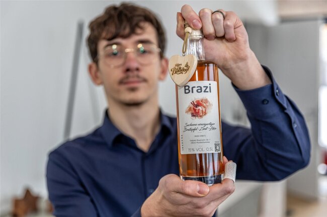 Erfolgsgeschichte aus dem Vogtland: Jungunternehmer bringt neuen Likör ...