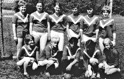 Erfolgsstory in Grün-Weiß - In Niederwiesa hat es von 1962 bis 1976 auch weibliche Jugendmannschaften in der Handball-Abteilung gegeben. 