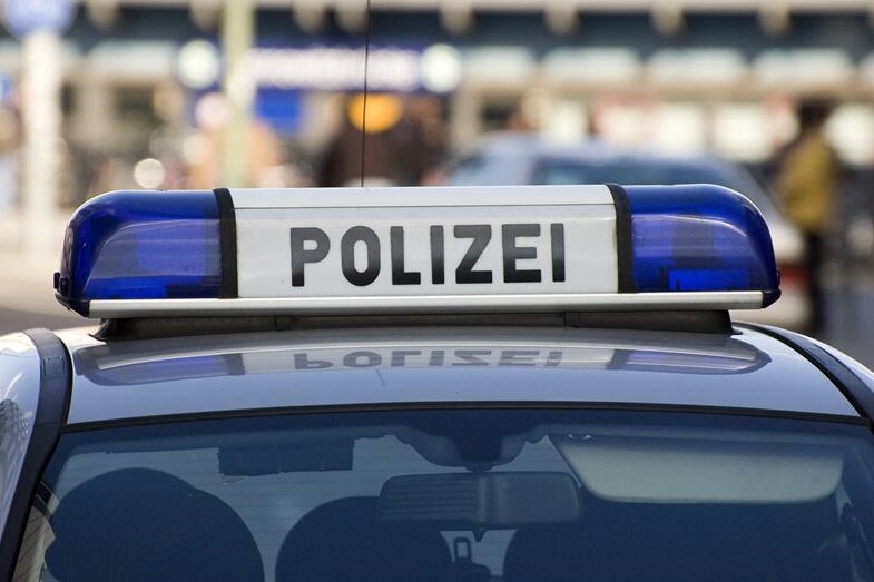 Erfurter Fußball-Fans liefern sich in Chemnitz Auseinandersetzung mit Polizei - 