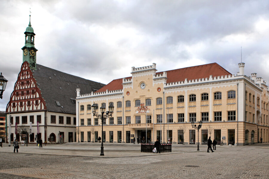 Erklärung für Konzert von AfD-Kandidat in Zwickau gefordert - Das Rathaus Zwickau